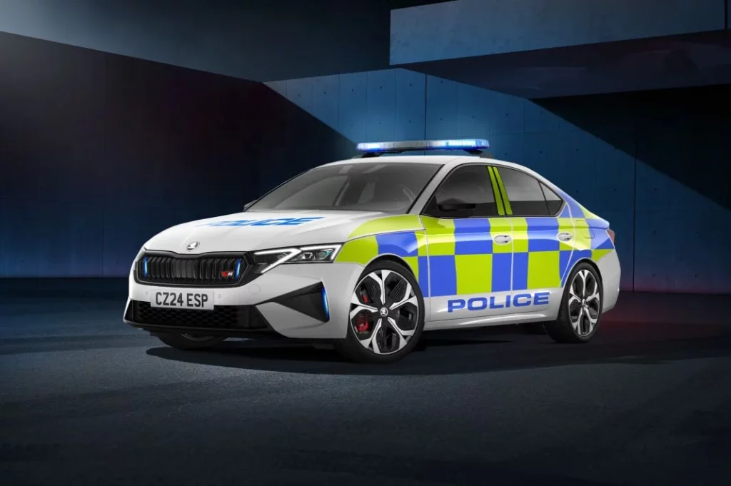 El Skoda Octavia más potente de la historia llega a las manos de la policía 4 Motor16 2025 Skoda Octavia RS Policia 2 Motor16