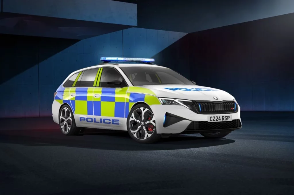 El Skoda Octavia más potente de la historia llega a las manos de la policía 2 Motor16 2025 Skoda Octavia RS Policía UK. Imagen Combi.