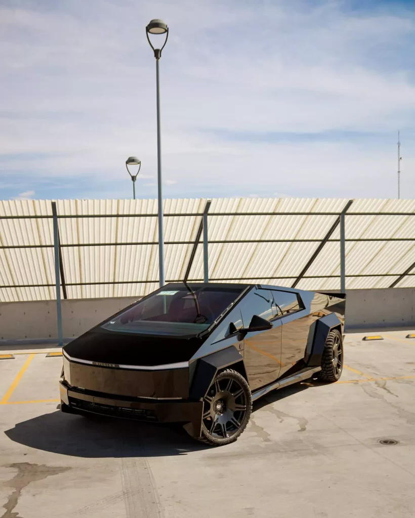 2025 Tesla Cybertruck Widebody. Billion Group. Imagen delantera.