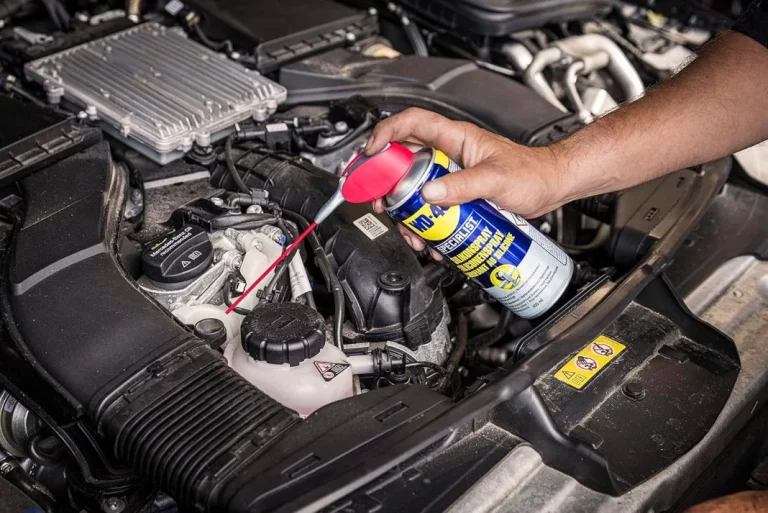 Amazon y AliExpress se pelean para que les compres el aditivo que hará indestructible a tu motor: cuesta solo 12 euros