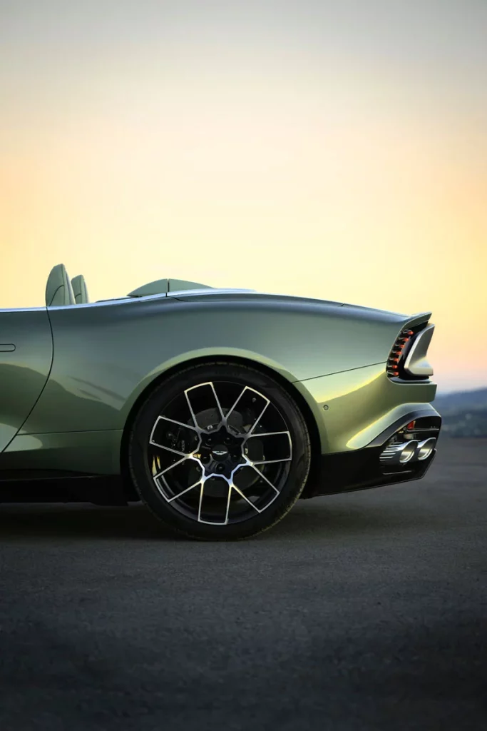ASTON MARTIN VANQUISH VOLANTE 19 Motor16
