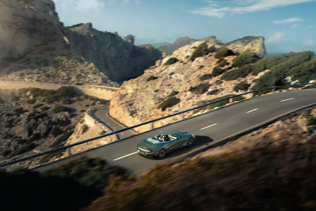 ASTON MARTIN VANQUISH VOLANTE 3 Motor16