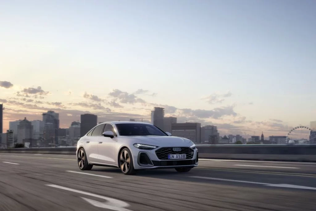 AUDI A5 SEDAN E HYBRID 16 Motor16