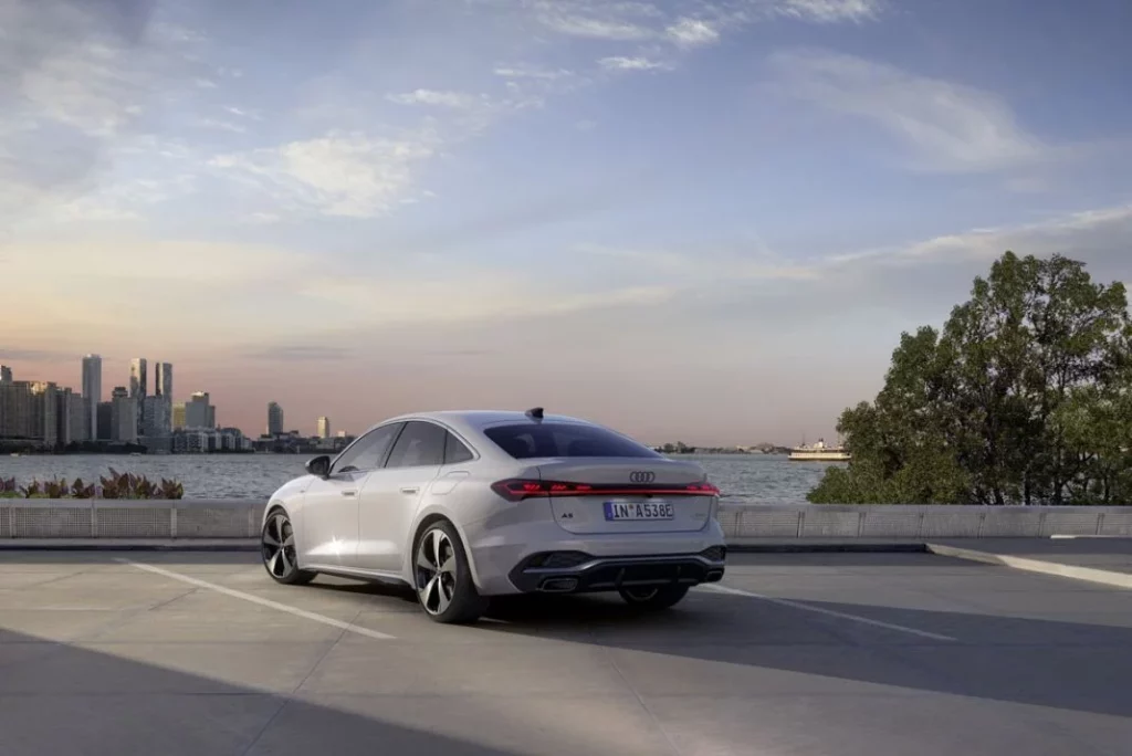 AUDI A5 SEDAN E HYBRID 17 Motor16
