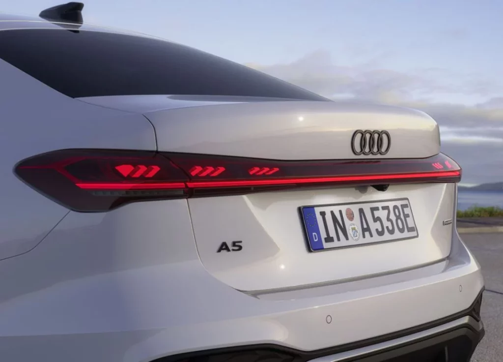 AUDI A5 SEDAN E HYBRID 21 Motor16