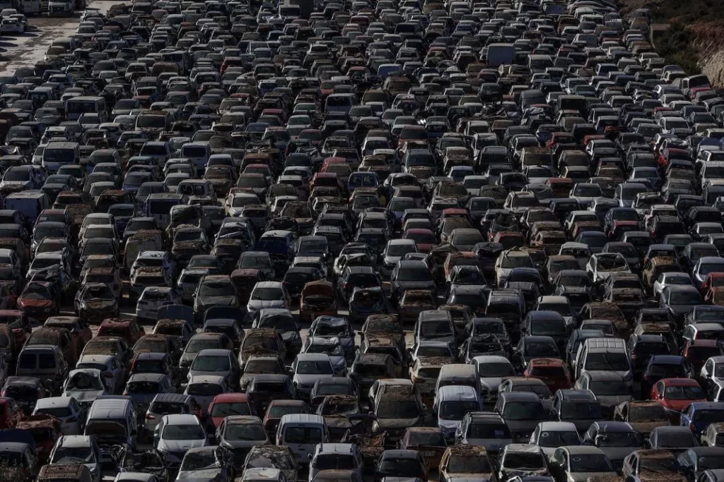 Los compradores de las zonas afectadas por la DANA tiran de las ventas de coches 1 Motor16 Vista aérea de un desguace de vehículos en Benaguasil, Valencia. Más de 120.000 coches han quedado dañados por las inundaciones. Foto: Rober Solsona / Europa Press.