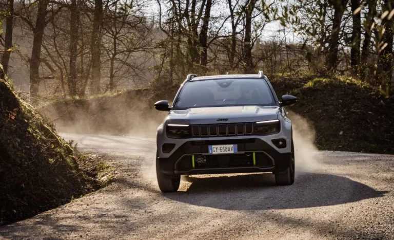 Primera prueba del Jeep Avenger 4xe: Un 4×4 de verdad con apariencia de SUV urbano