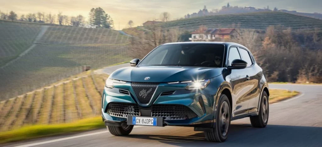 Junior, el modelo que reescribe el futuro de Alfa Romeo 5 Motor16 Junior Ibrida Q4 portada Motor16
