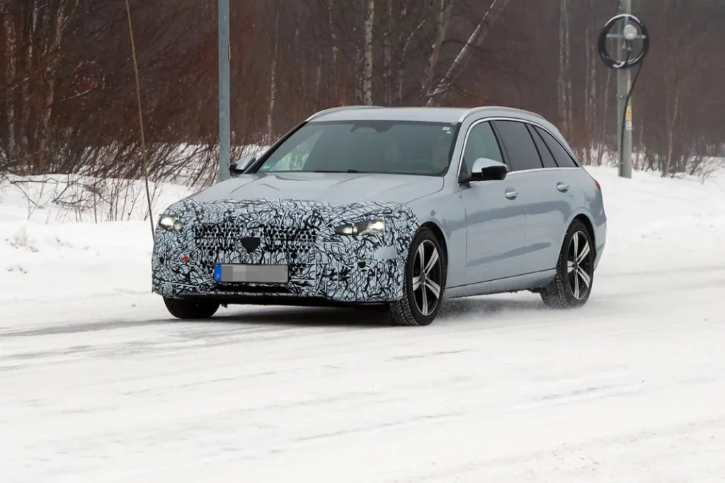 Mercedes Clase C 2026 4 Motor16