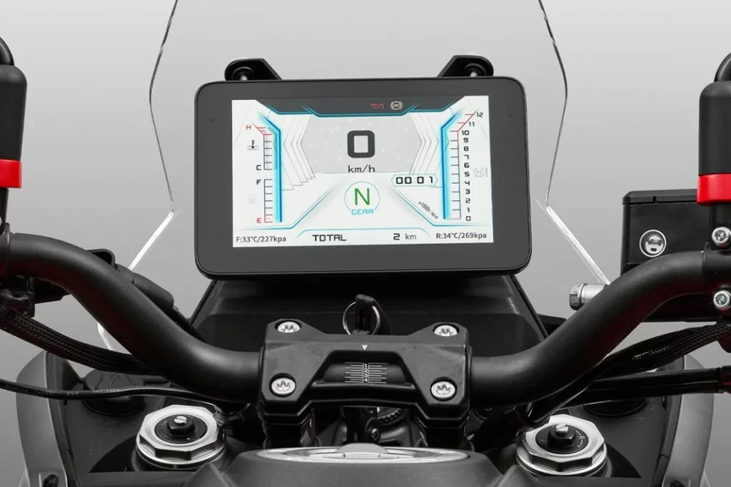 Nueva QJ Motor SRT 600 SX: Una nueva trail para el carnet A2 con un precio de derribo 1 Motor16 QJ-MOTOR-SRT 600 SX-pantalla-TFT-conectividad