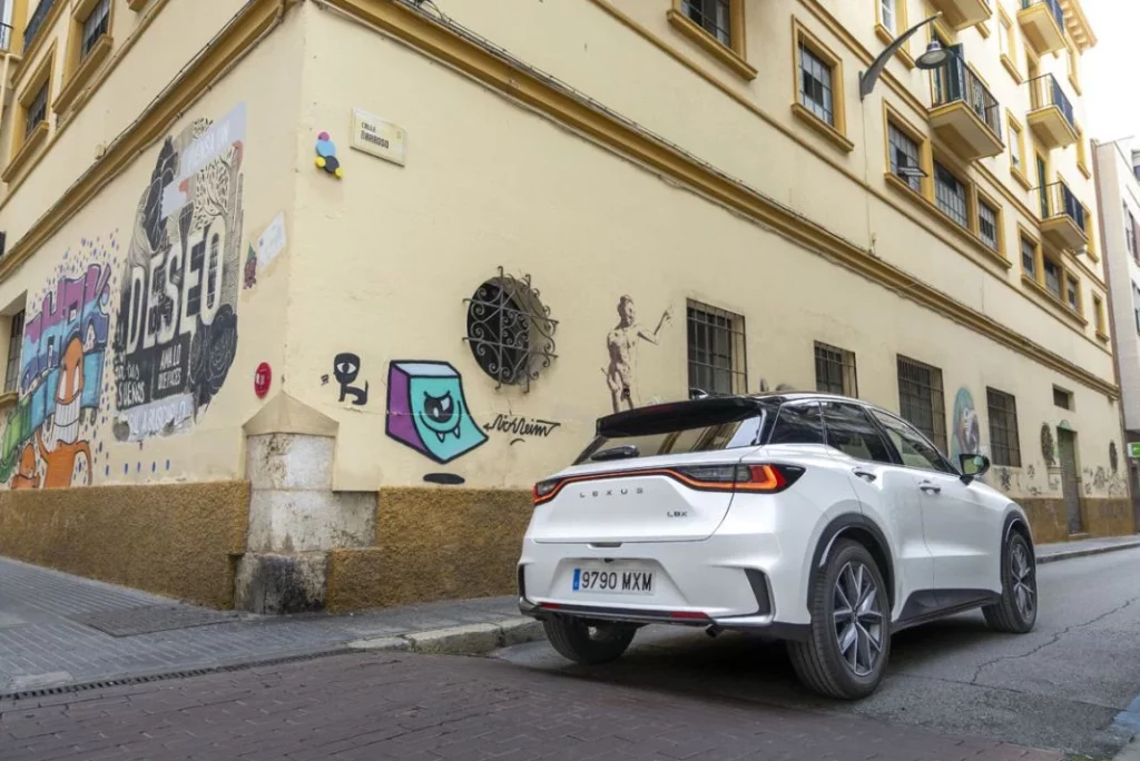 RUTA LEXUS LBX MALAGA Varios Calle Barroso Motor16