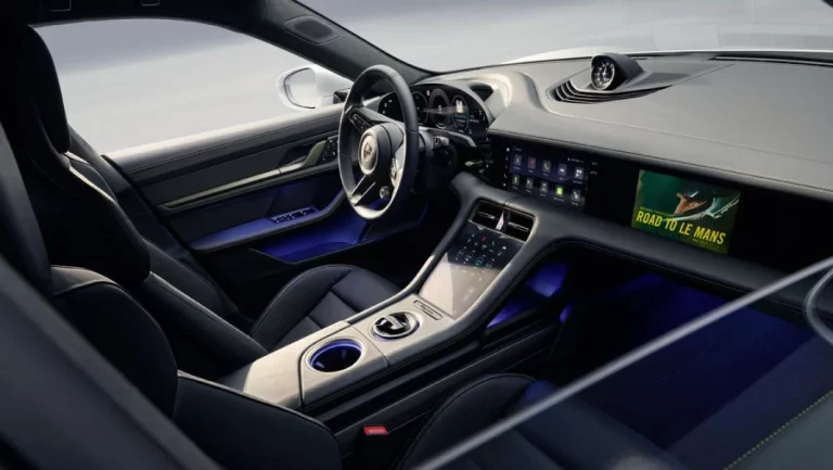 Porsche mejora la experiencia digital en sus coches