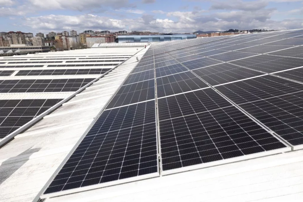 STELLANTIS VIGO PLANTA SOLAR SOBRE CUBIERTA2 Motor16