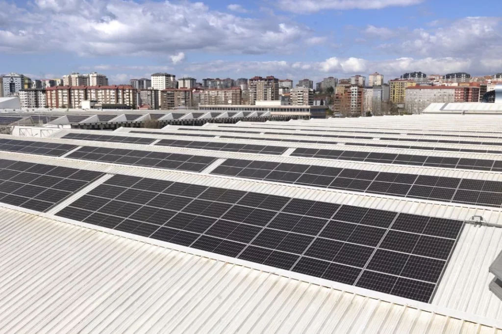 STELLANTIS VIGO PLANTA SOLAR SOBRE CUBIERTA7 Motor16
