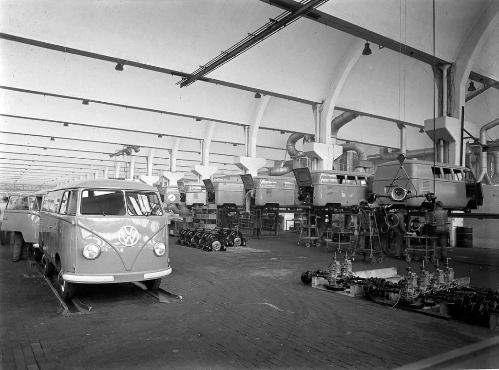 Transporter factory in Wolfsburg 1950 Motor16