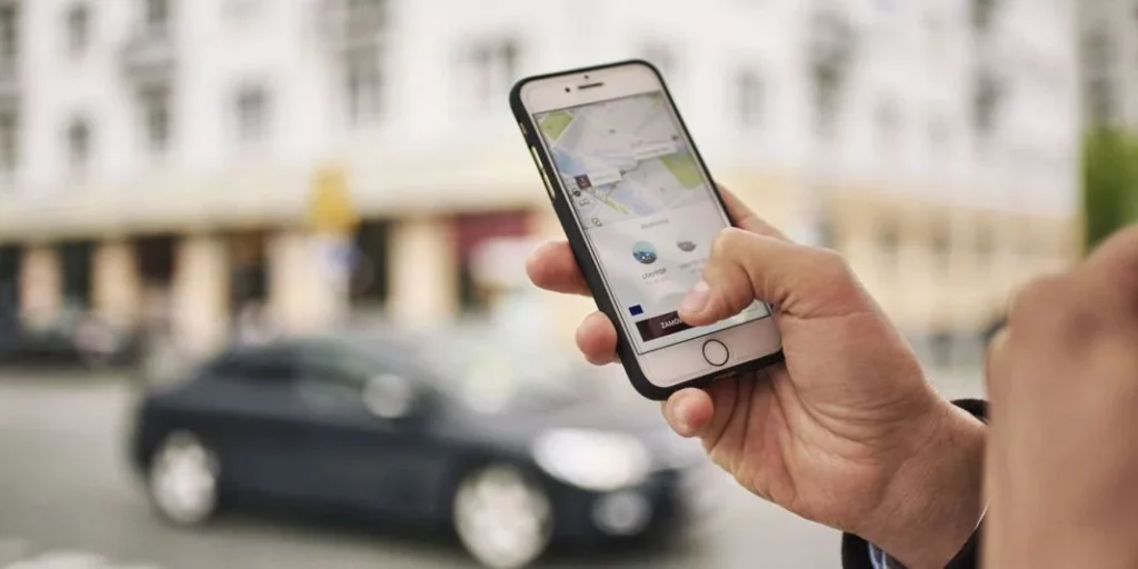 Uber Senior, el nuevo servicio que facilita la movilidad a las personas mayores 1 Motor16 Uber app Motor16