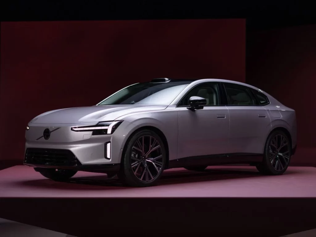 VOLVO ES90 58 Motor16