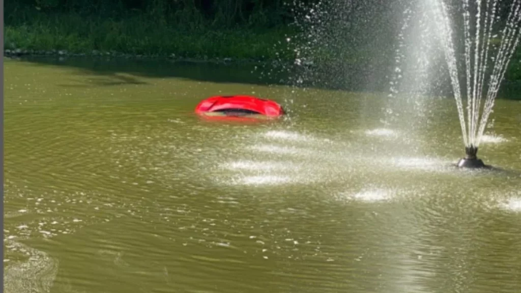 Mete por error su Ferrari 488 GTB en un estanque y exigencia a la marca italiana 1 Motor16 ¿Qué modelos de Ferrari son los llamados a revisión?