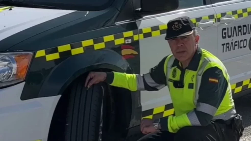 Guardia Civil ruedas de  coche