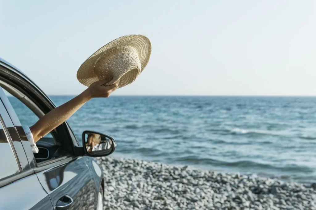 Coche en el mar