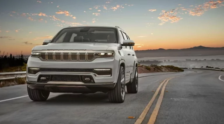 El motivo por el que en EE.UU. los coches solo tienen una sola matrícula