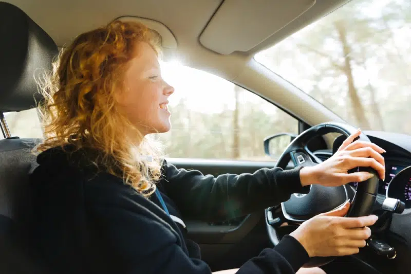 Mujer al volante