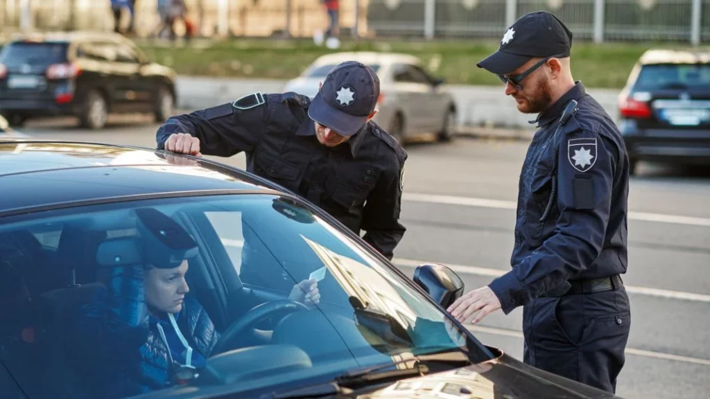El número de multas que estos policías están ‘obligados’ a poner cada día