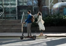 ¿Es obligatorio llevar casco en patinete eléctrico?