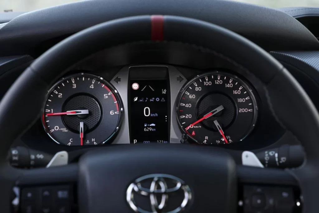 toyota hilux hybrid 48 v y gr sport ii 76 Motor16