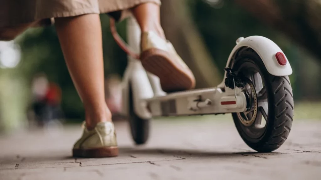 Aquí te damos unos consejos para evitar las multas al circular en patinete eléctrico
