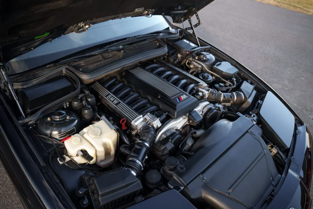 1995 BMW 850 CSi. BaT. Imagen motor.