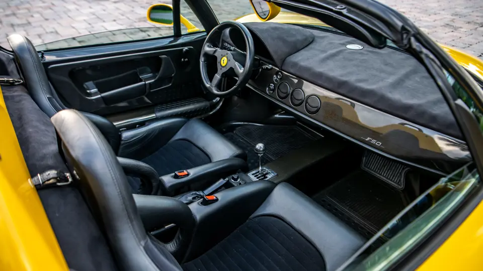 1995 Ferrari F50 Ralph Lauren. Imagen interior.