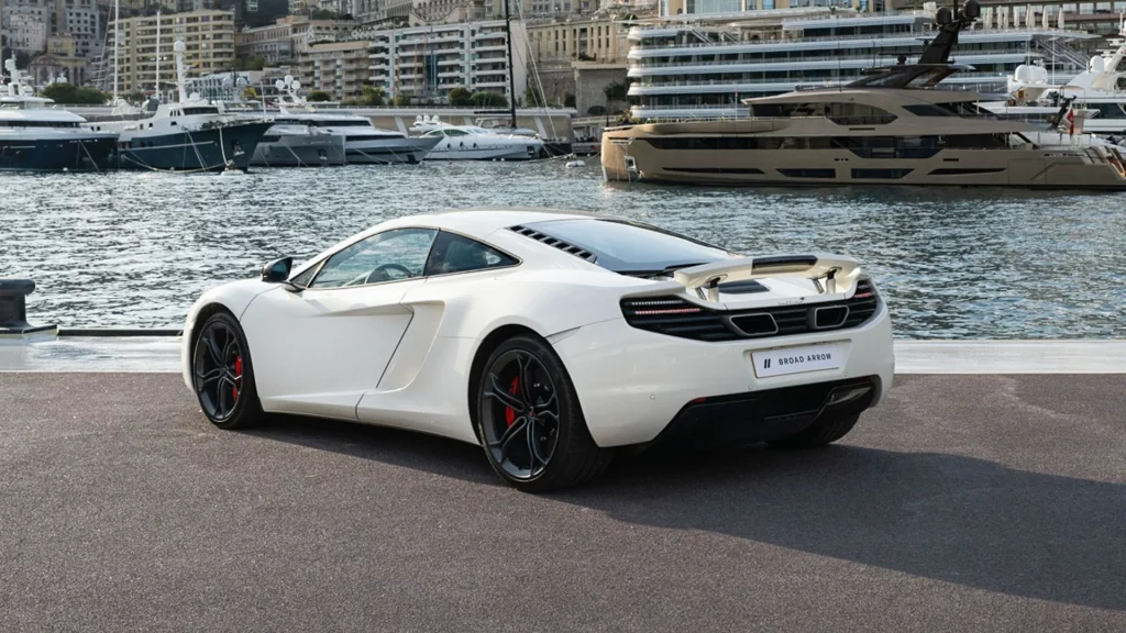 2025 McLaren MP4-12C. Button. Imagen exterior.