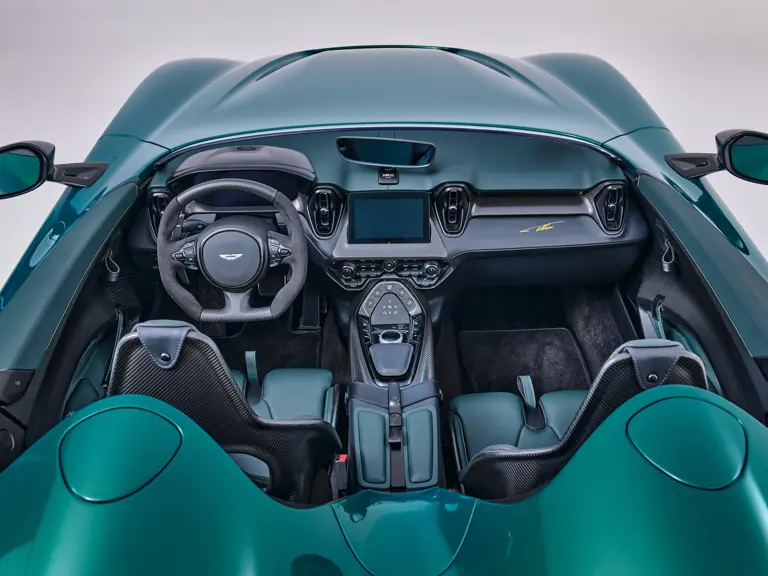 2024 Aston Martin AMR22. Imagen interior.