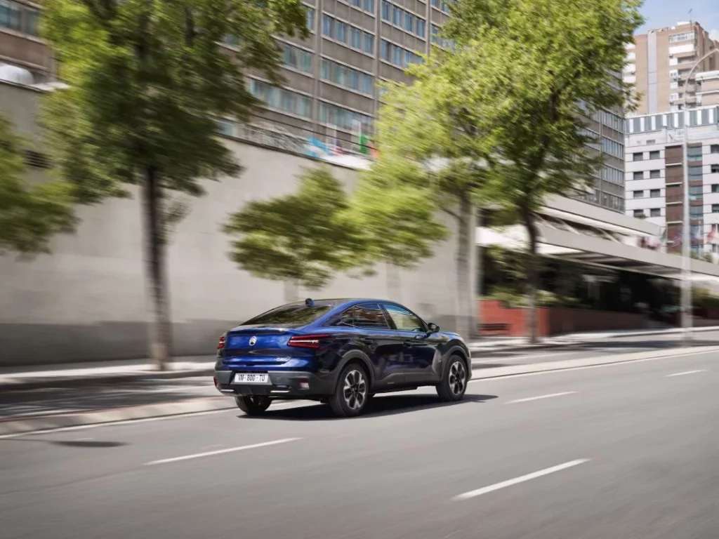 2025 Citroen C4 y C4X. Imagen movimiento.