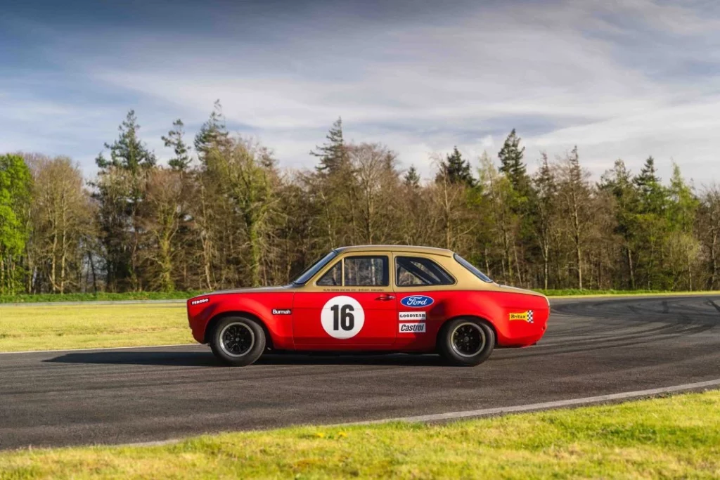 2025 Ford Escort Alan Mann 68 Edition. Imagen lateral.
