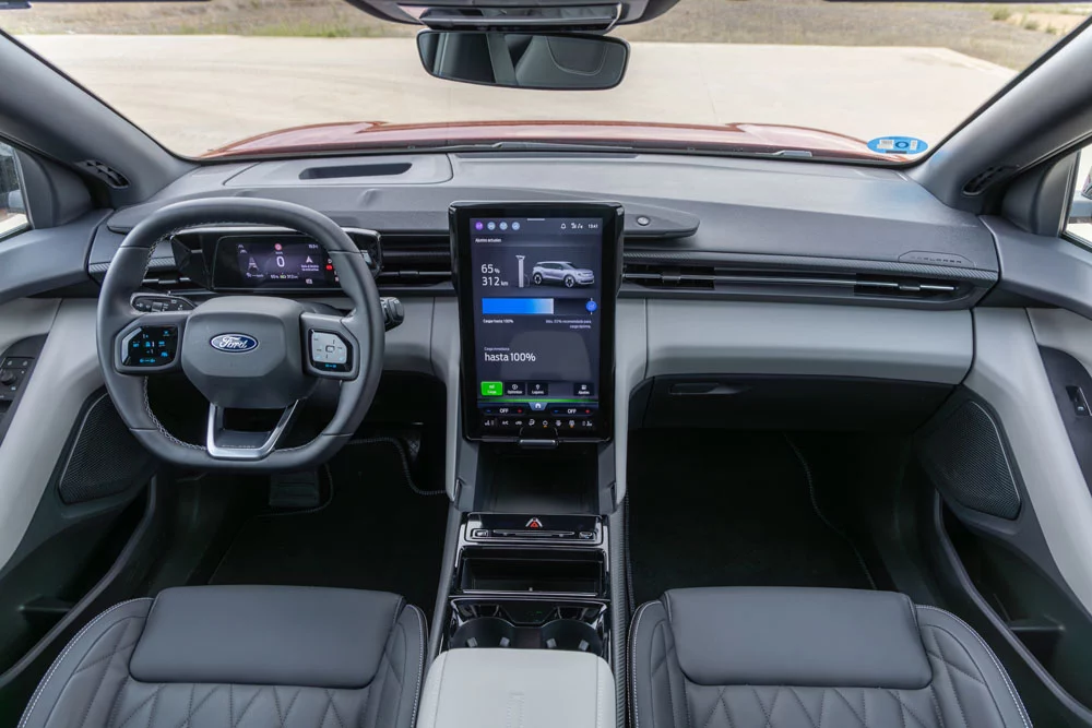 2025 Ford Explorer. Prueba. Imagen salpicadero.