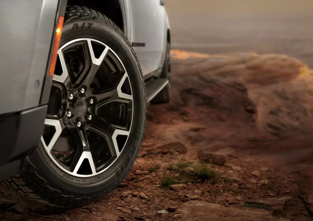 2025 Jeep Wagoneer Overland Special Edition. Imagen llanta.