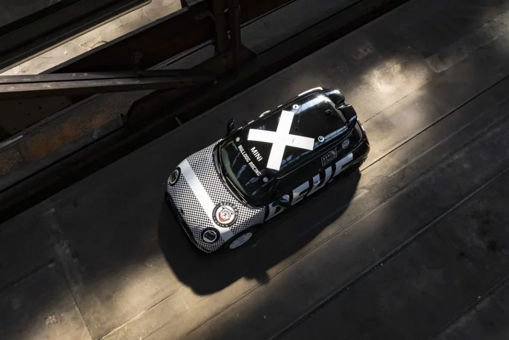 2025 Mini John Cooper Works. DEUS. 24 Horas de Nürburgring. Imagen superior.