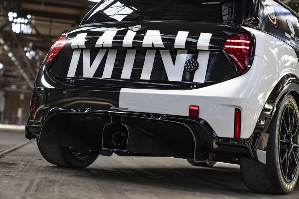 2025 Mini John Cooper DEUS 24 H Nurburgring 25 Motor16