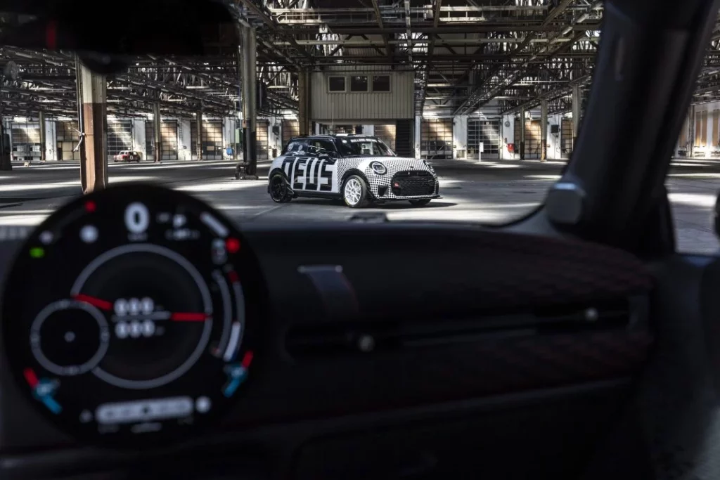2025 Mini John Cooper Works. DEUS. 24 Horas de Nürburgring. Imagen interior.