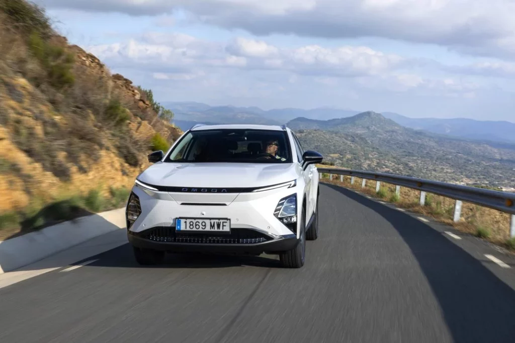 2025 Omoda 5 ev 6 Motor16