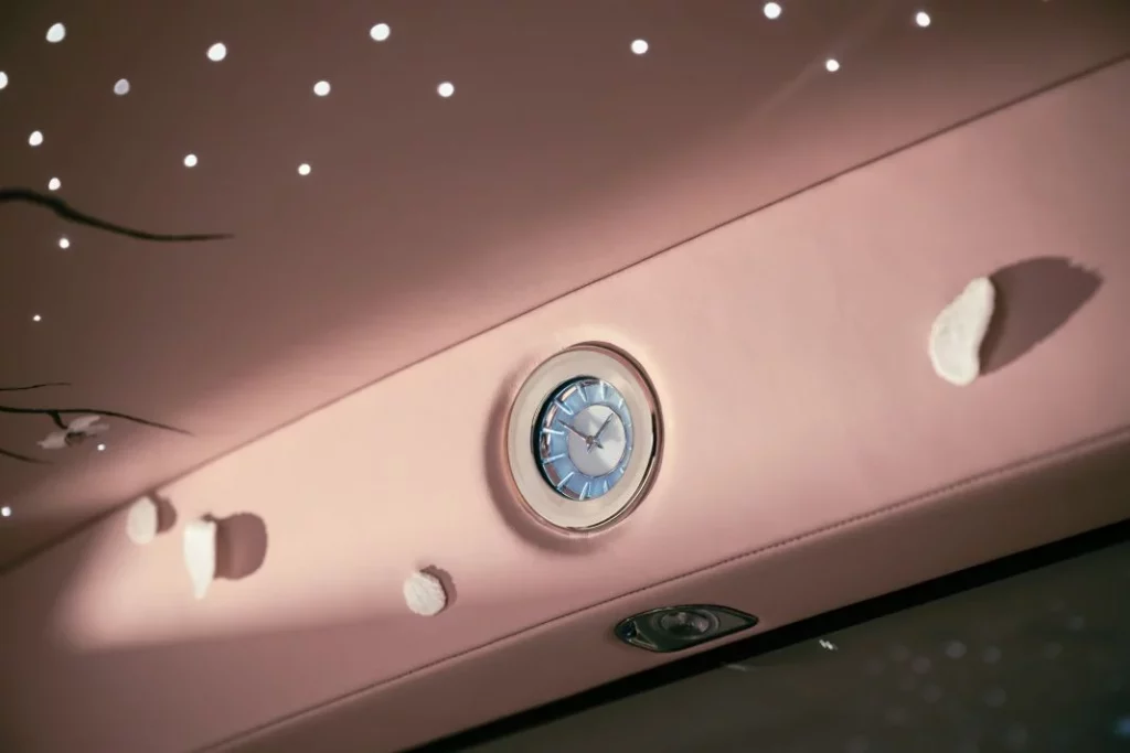 2025 Rolls-Royce Phantom Cherry Blossom. Imagen detalle.