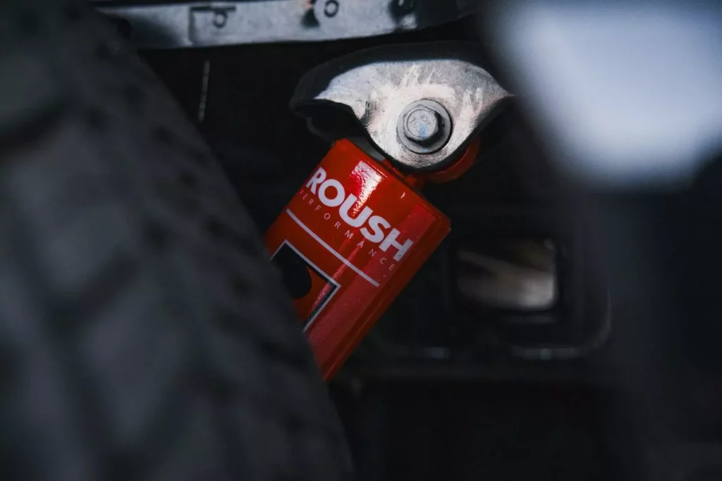 Roush ha creado un Ford F-150 capaz de tomar las curvas como un Mustang 9 Motor16 2025 Roush F 150 Nitemare 6 Motor16