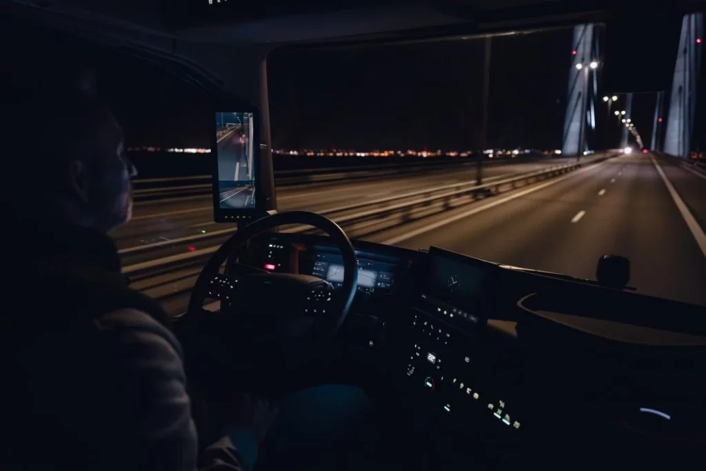 2025 Volvo Trucks Camion Espejos retrovisores digitales 10 Motor16