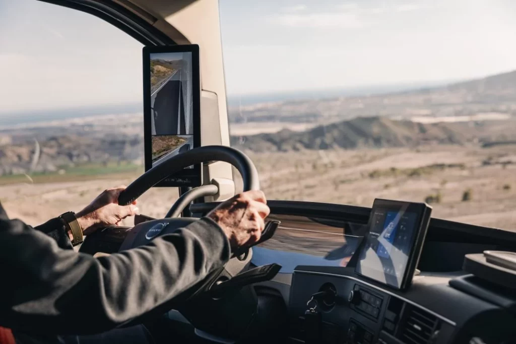 2025 Volvo Trucks Camion Espejos retrovisores digitales 3 Motor16