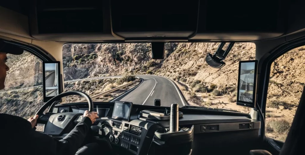 2025 Volvo Trucks Camion Espejos retrovisores digitales 8 Motor16