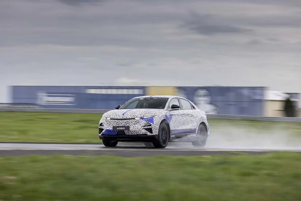 Alpine celebra 70 años con una experiencia única en la ciudad natal de su fundador 1 Motor16 Alpine A390 prototipo 8 Motor16