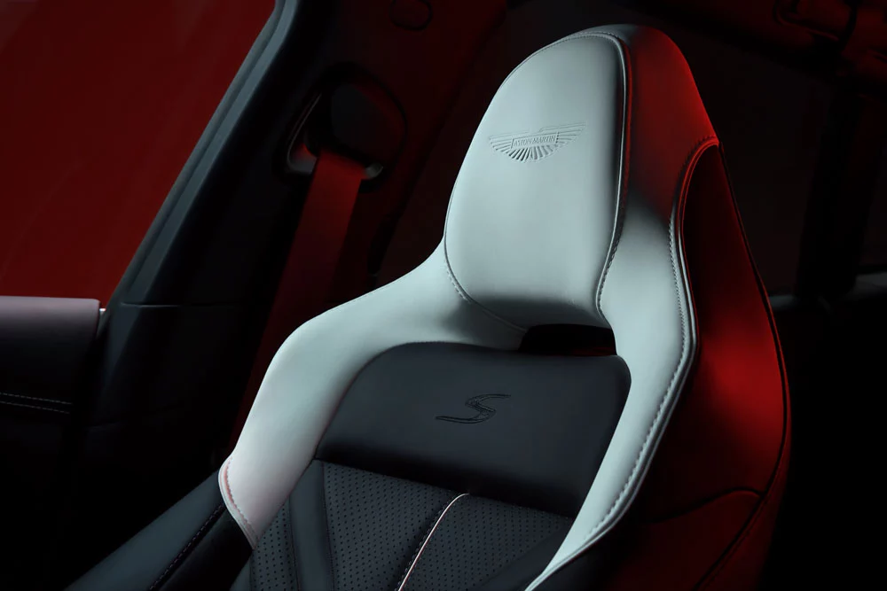 Aston Martin DBX S 19 Motor16