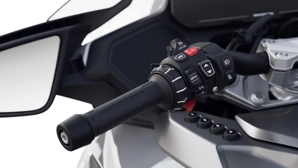 BMW R 1300 RT 34 Motor16